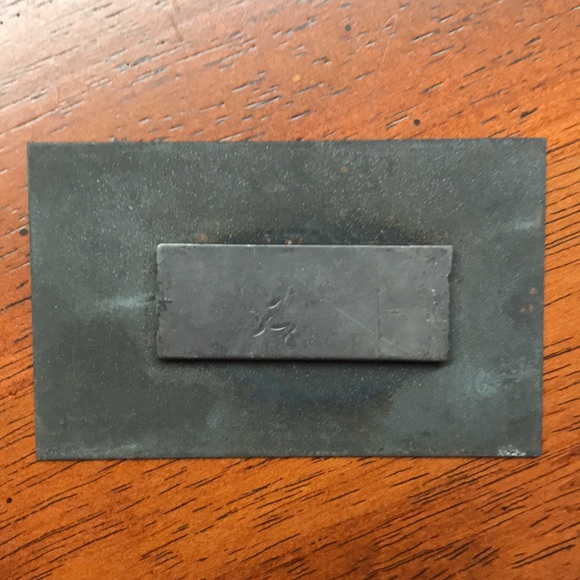 ANDE ROONEY Vintage Shaker Applesauce Brand Porcelain Enamel Refrigerator Magnet - Picture 2 of 4